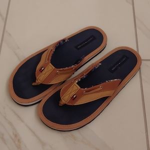tommy hilfiger flip flops kids